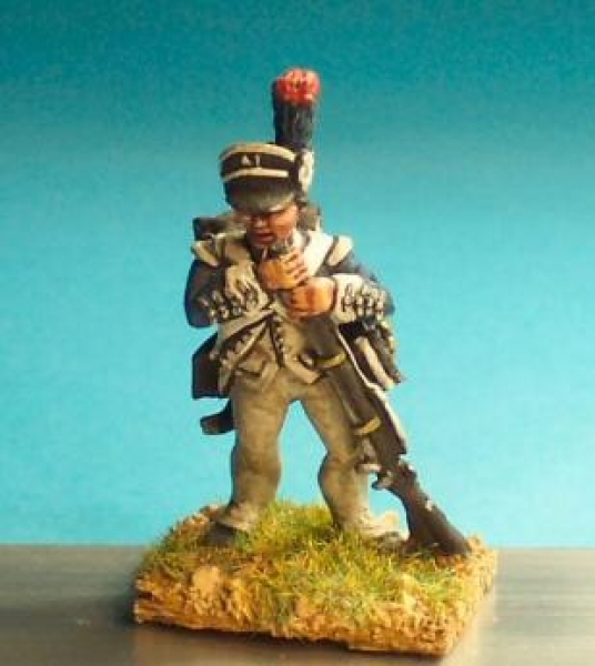 Front Rank Miniatures: AWC62 Light Infantryman. Loading (6 figures)