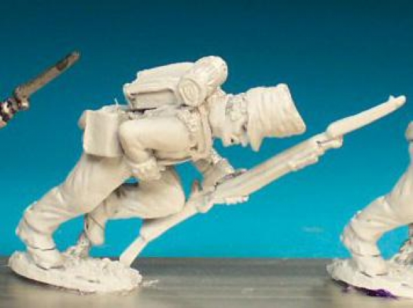 Front Rank Miniatures: BN14 British Infantryman - Centre Company - Belgic Shako - Falling Wound