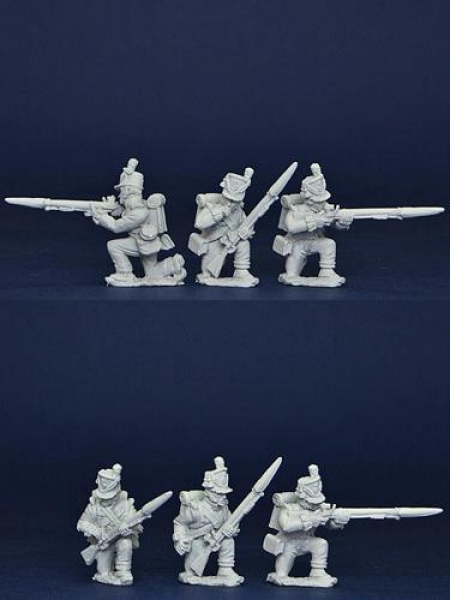 Front Rank Miniatures: BNRPK33 Mixed British Centre Company In Belgic Shako, Kneeling, Firing/Loadin