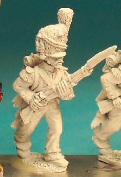 Front Rank Miniatures: DWN16 Grenadier In Bearskin - Duchy Of Warsaw - Advancing High Porte (6 figur