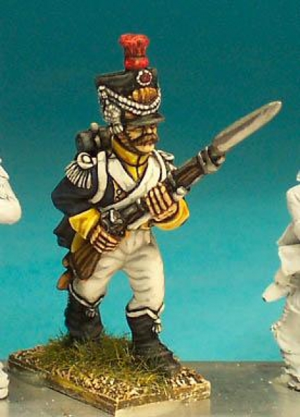 Front Rank Miniatures: DWN33 Voltigeur / Grenadier In Shako - Vistula Legion - Advancing High Porte 