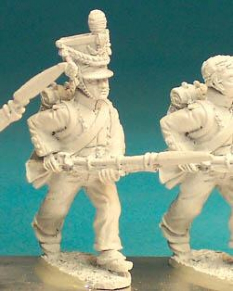 Front Rank Miniatures: DWN5 Fusilier In Czapka - Duchy Of Warsaw - Advancing Low Porte (6 figures)