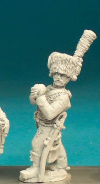 Front Rank Miniatures: FNA28 Guard Horse Artillery - Gunner Carrying Round (6 figures)