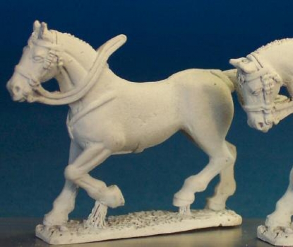 Front Rank Miniatures: HV10A Heavy Cavalry Horse - Cantering Head Up (6 horses)