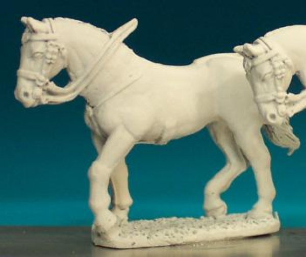 Front Rank Miniatures: HV2A Heavy Cavalry Horse - Walking, Head Up (6 horses)