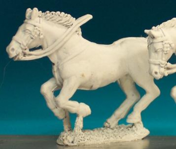 Front Rank Miniatures: HV4A Heavy Cavalry Horse - Galloping, Legs Gathered In, Head Forward (6 horse