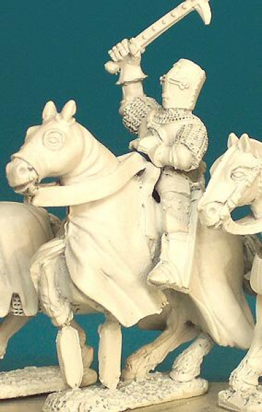 Front Rank Miniatures: HWC15 Raised Hand Weapon - Short Surcoat And Helm Holding War Hammer (6 figur