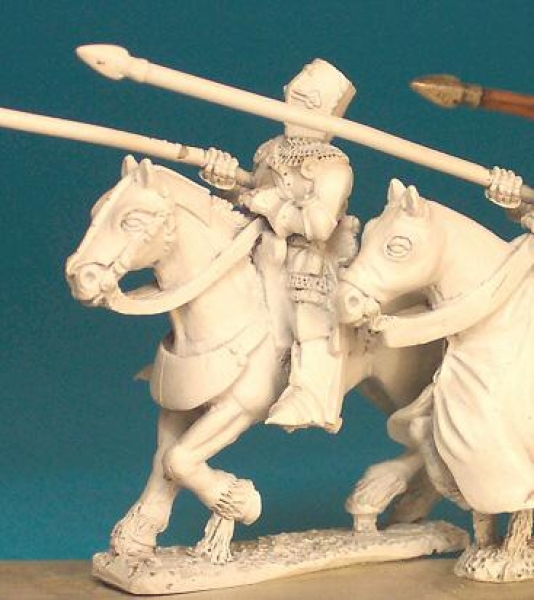 Front Rank Miniatures: HWC1 Mounted Man At Arms - Lance Forward - Cyclas Surcoat And Helm (6 figures