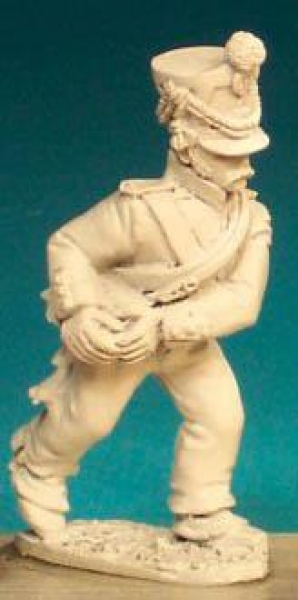 Front Rank Miniatures: SNA14 Gunner In Shako - Post 1812 - Gunner Advancing With Charge Bag (6 figur