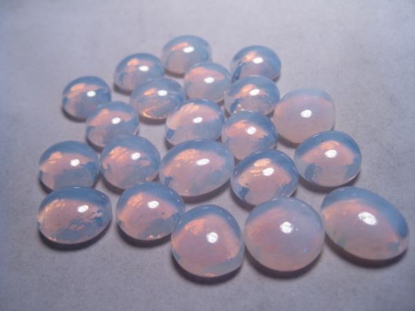 Chessex Gaming Stones: Crystal Pink (40+) [12mm-14mm]